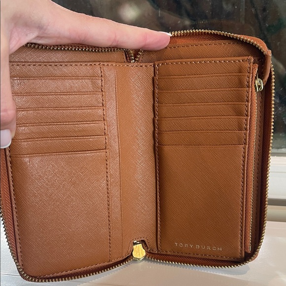 Tory Burch Tan Leather Tote and Wallet Set - Picture 6 of 6